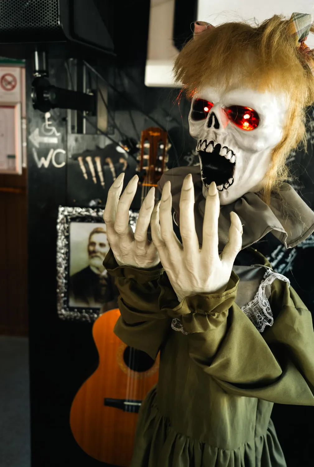 P'tit Clown 24095 donna animatronica 160 cm luminosa