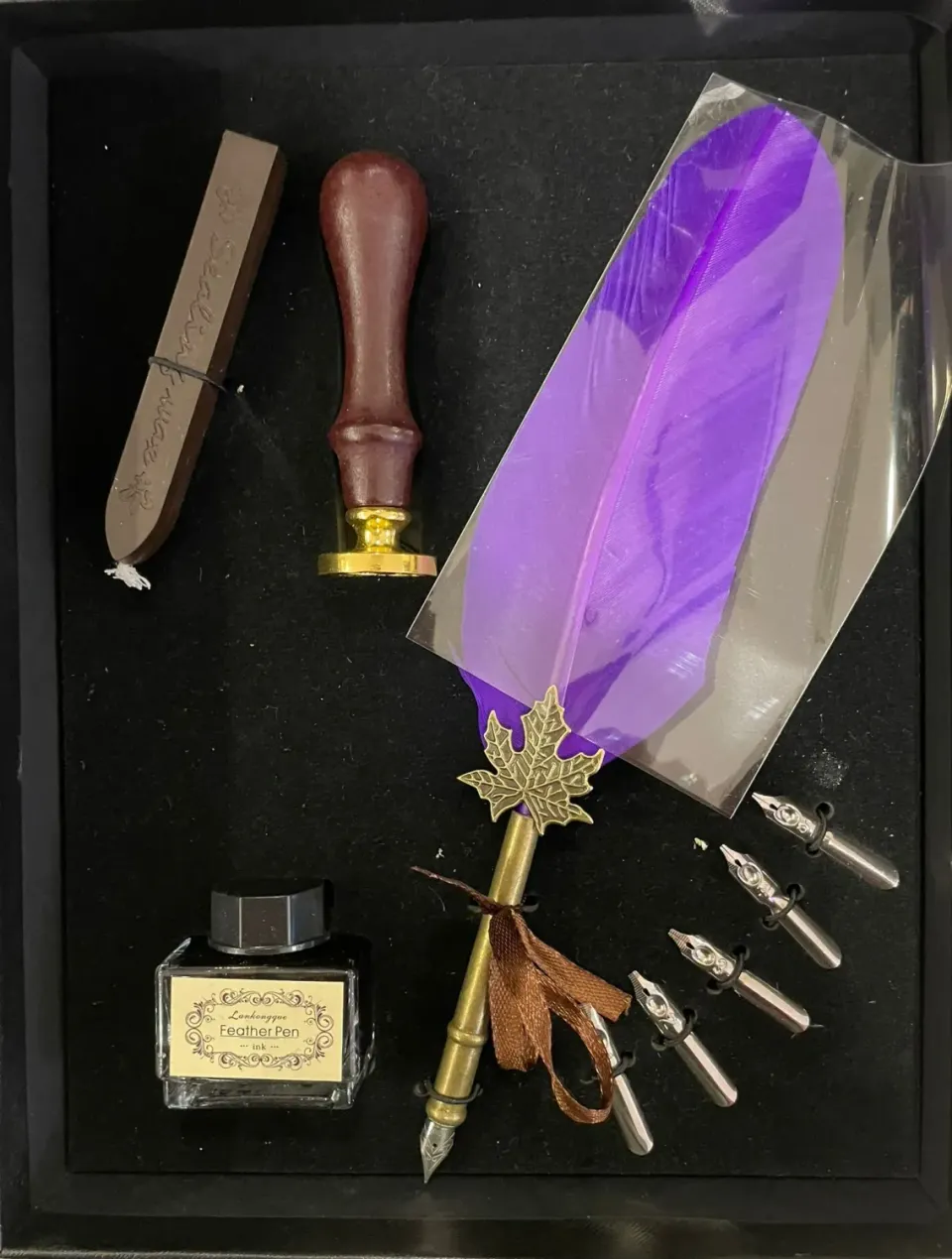 La Bottega di Merlino Kit Scrittura Piuma Viola Ceralacca