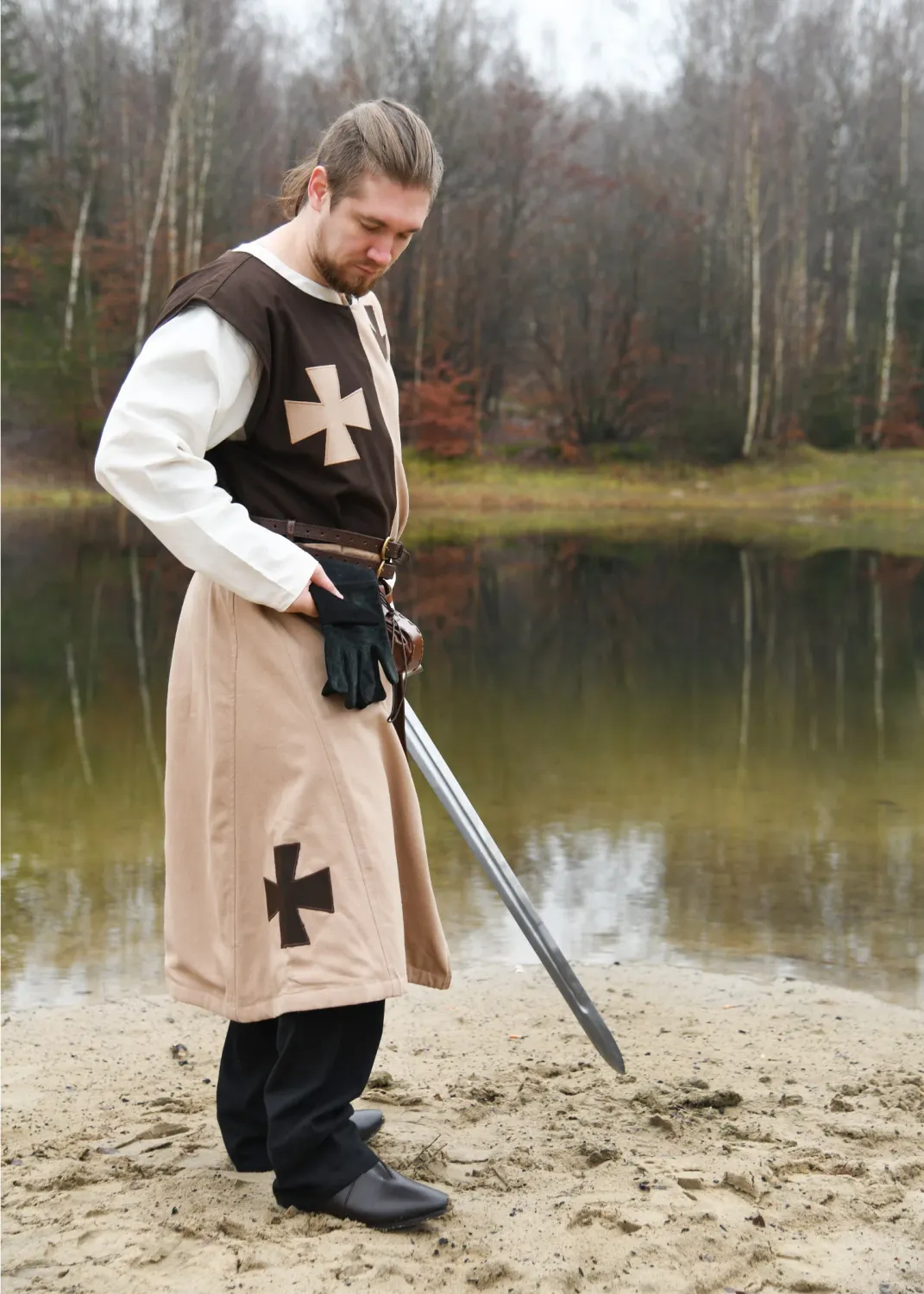 La Bottega di Merlino tabarda medievale con croci costume marrone