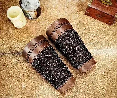 La Bottega di Merlino Bracciali pelle e cotta di maglia annerita