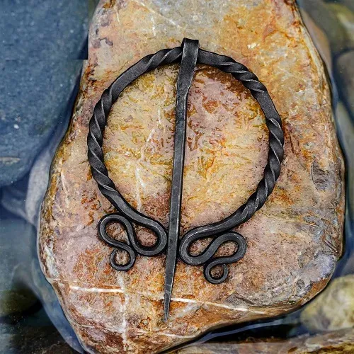 La Bottega di Merlino Fibula Spilla ferro intrecciata 6,5 cm