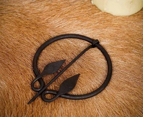 La Bottega di Merlino Spilla Fibula in ferro 8 cm